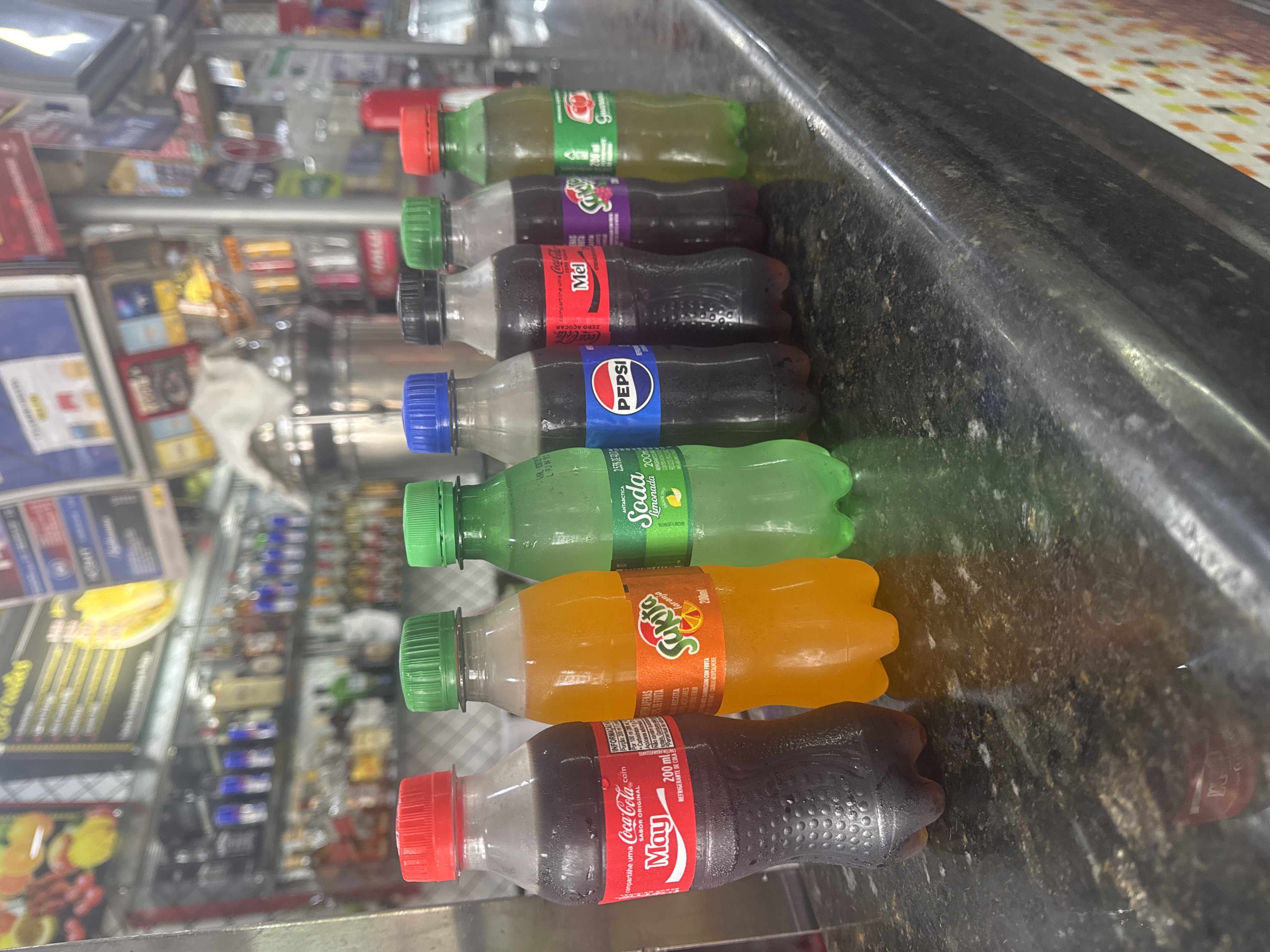 Coca, sunita, soda, Pepsi, coca zero e guaraná 
